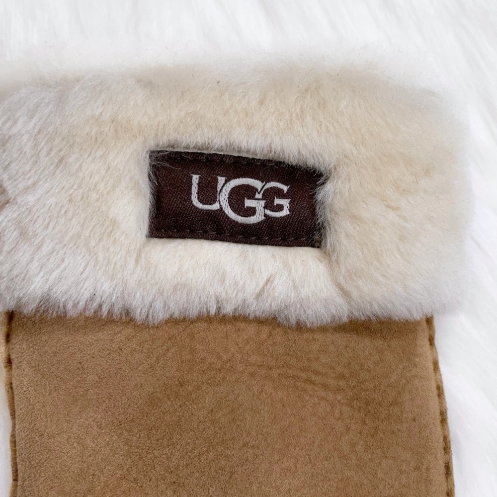 UGG Women’s Sheepskin Mittens In Chestnut - Picture 2 of 5